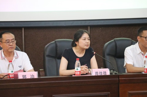 色情小说
党总支副书记周微微老师介绍到场老师