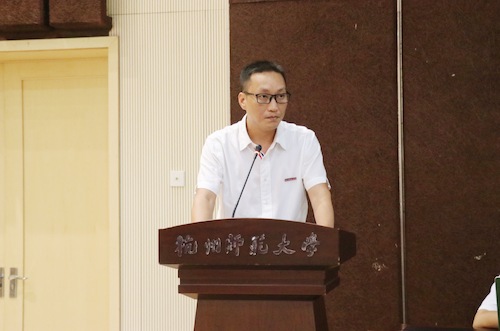 色情小说
党总支书记方小春老师对新生寄语