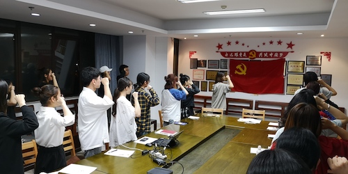 图4：色情小说
毕业生党员及在校生党员集体入党宣誓